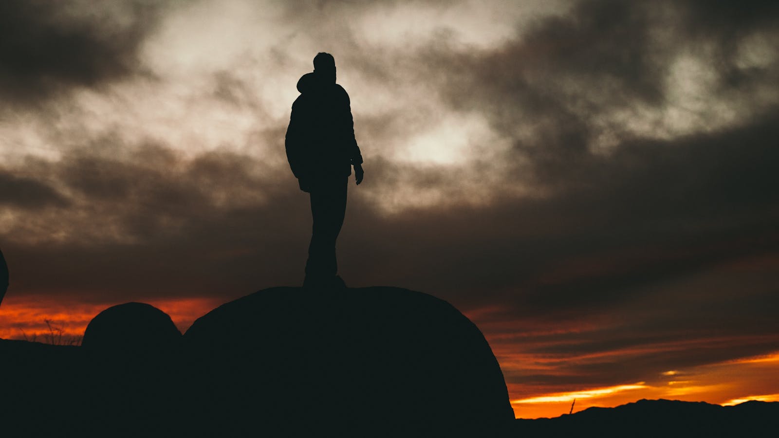 Resultado de imagem para Humility toward God makes us gentle toward others.