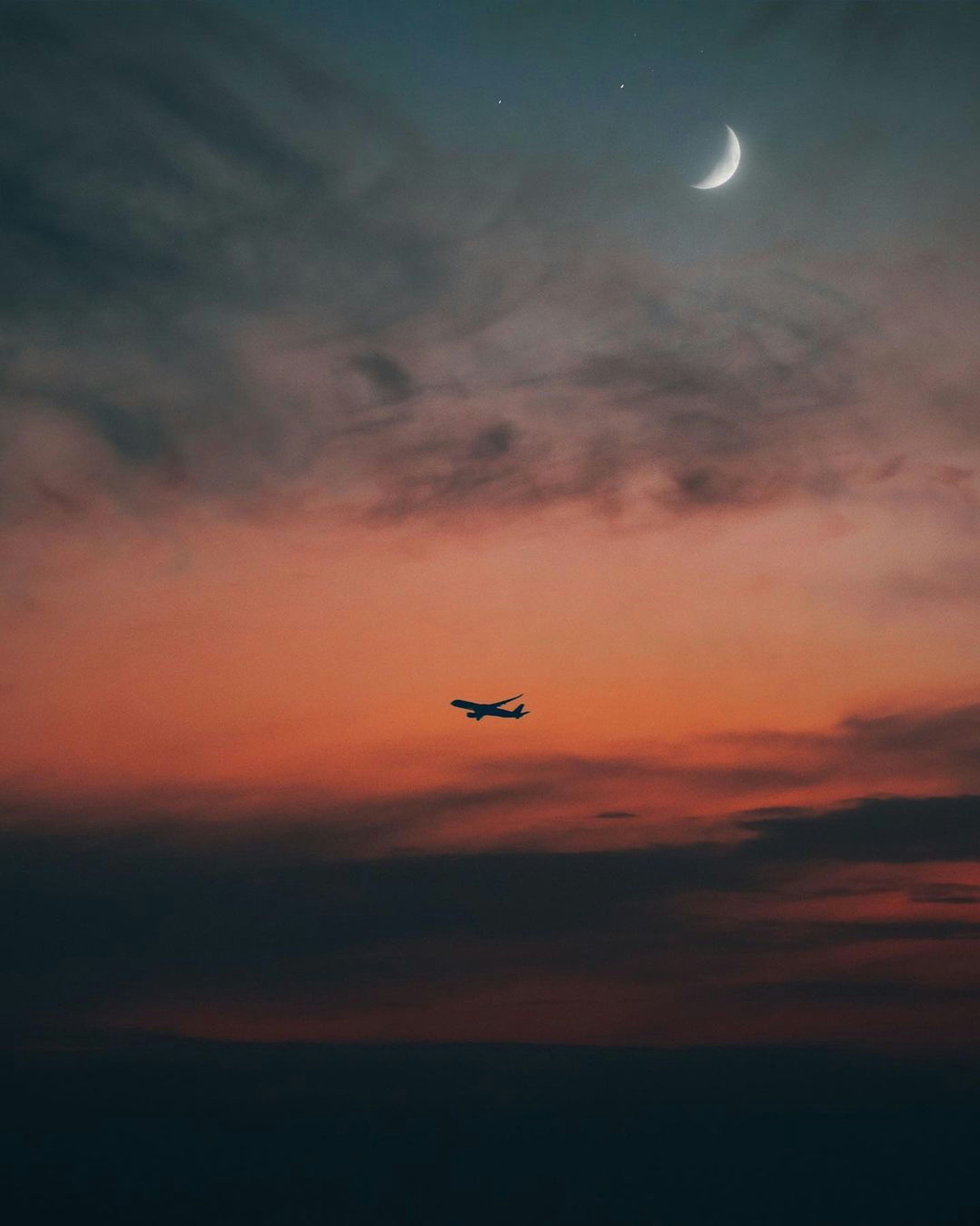 The Wartime Way to Stay: How Senders Win the Nations